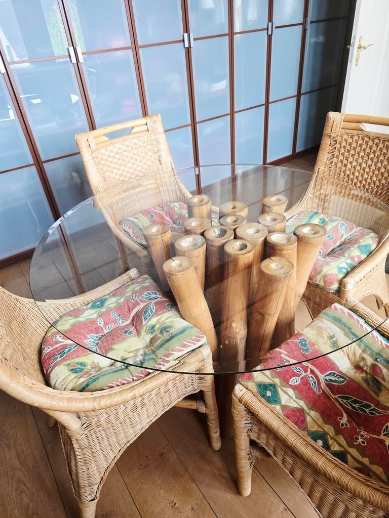 Rieten bamboo tafel met glasplaat en 4 bijbehorende stoelen, Ophalen