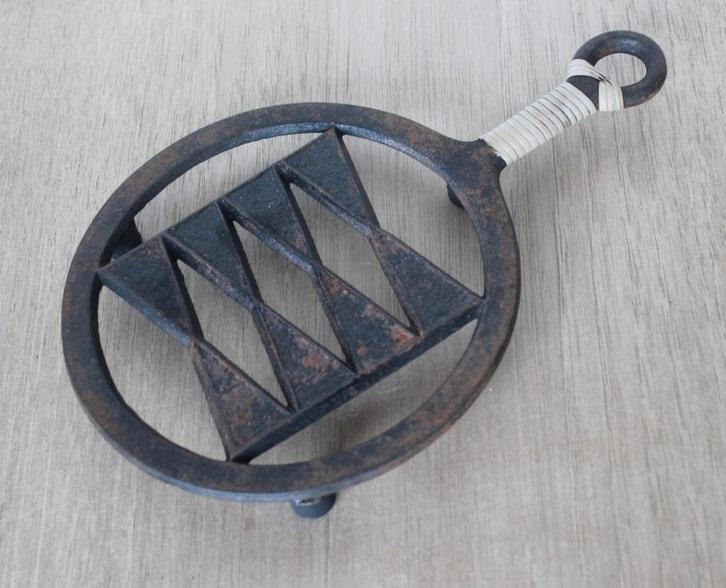 Sous-verre en fer forgé d'époque, état d'origine, Maison & Meubles, Accessoires pour la Maison | Sous-verres & Sous-plats, Utilisé