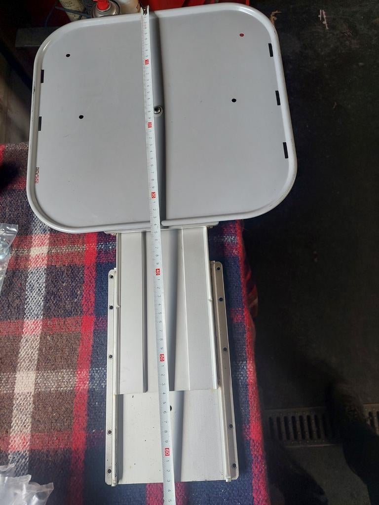 Tv Tafel platform uittrekbaar alu totaal lengte 63cm, Ophalen of Verzenden