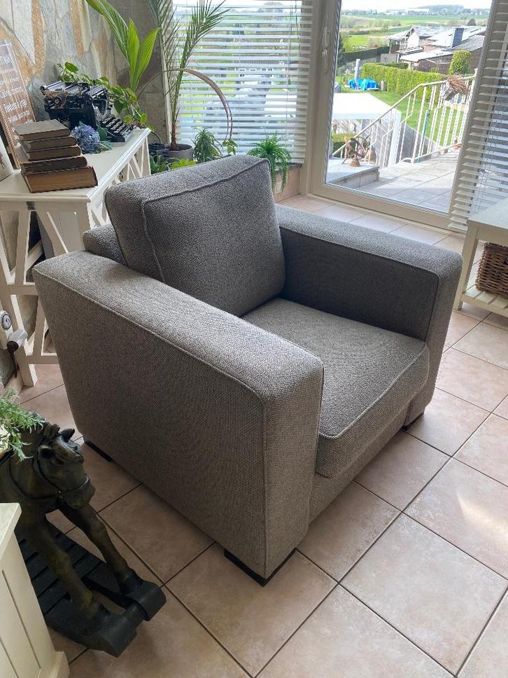 Eenpersoonszetel landelijk of modern in nieuwstaat, Huis en Inrichting, Zetels | Zetels, Zo goed als nieuw, Rechte bank, Eenpersoons