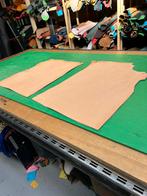 2 naturel tuigleer lappen 3-3,5 mm dikte half soepel nr1-2, Hobby en Vrije tijd, Ophalen of Verzenden, Zo goed als nieuw