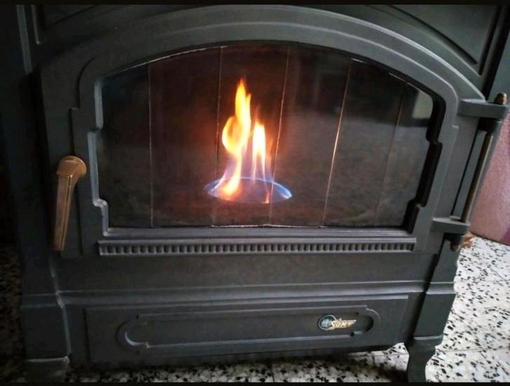 AV poêle mazout tout en fonte révisé, Maison & Meubles, Poêles, Utilisé, Enlèvement