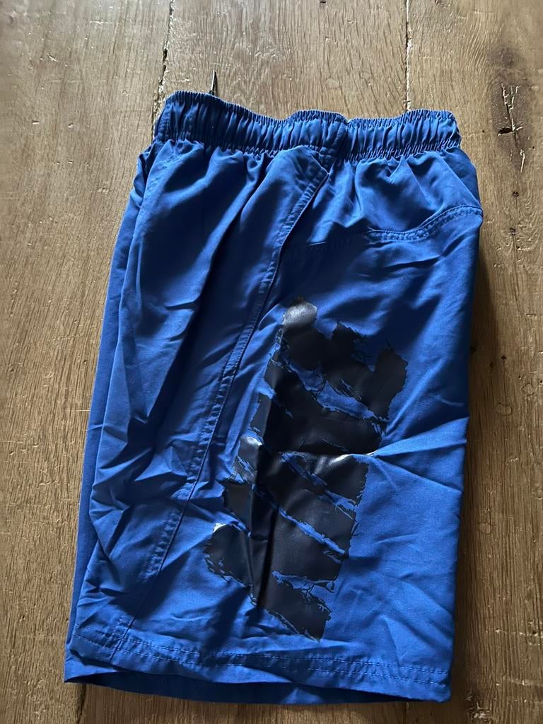 Nieuwe sportbroek Nike 6 jaar, Enfants & Bébés, Vêtements enfant | Taille 116, Enlèvement, Neuf, Garçon, Vêtements de sport ou Maillots de bain