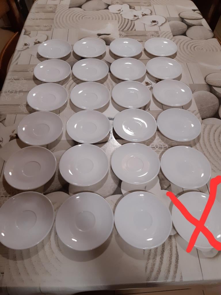 Sous tasses. Arcopal France. X23. Neuf, Enlèvement, Neuf, Uni, Tasse(s) et/ou soucoupe(s)