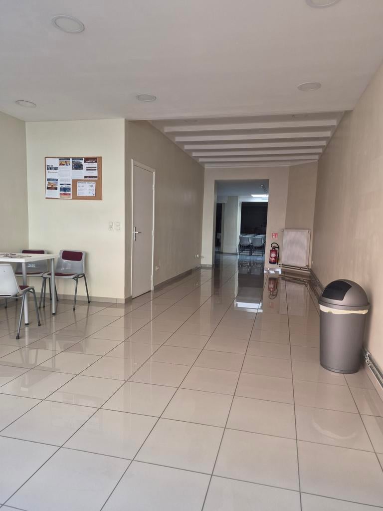 A louer commerce(église, dentiste,polyclinique ou bureau), Maison & Meubles, Ameublement | Revêtements de sol, Enlèvement