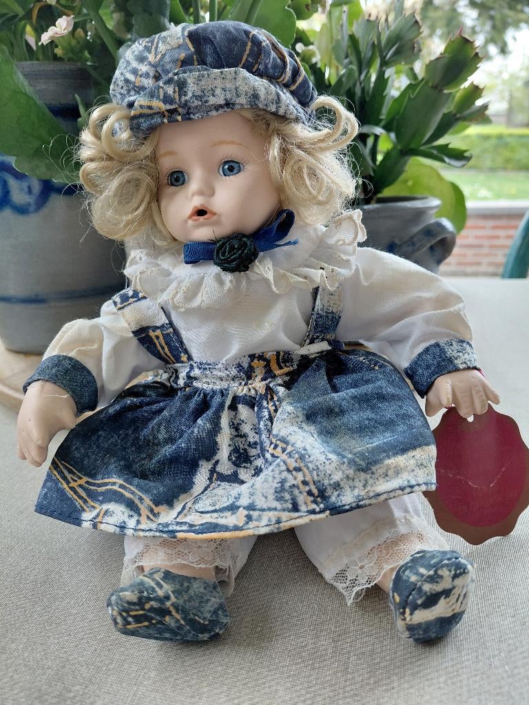 Série de poupées en porcelaine, Enlèvement