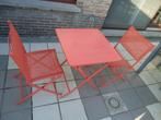 Metalen, plooibaar terrastafeltje +2 stoelen, Ophalen, Zo goed als nieuw, Inklapbaar
