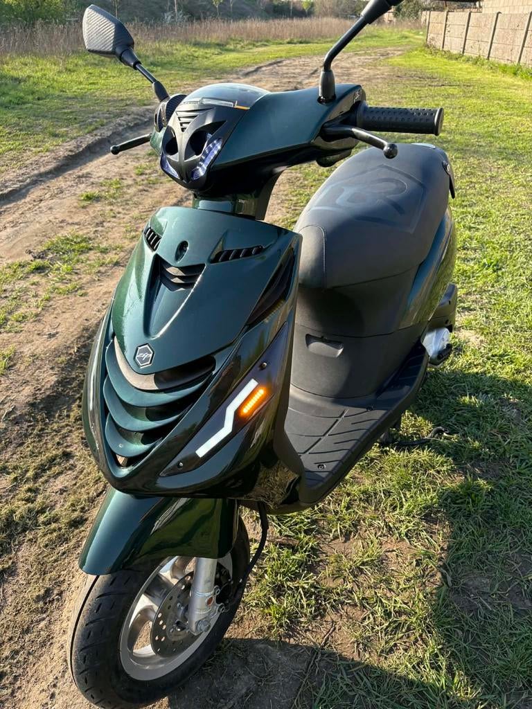 Piaggio zip  a klasse, Fietsen en Brommers, Scooters | Piaggio, Zip, Ophalen