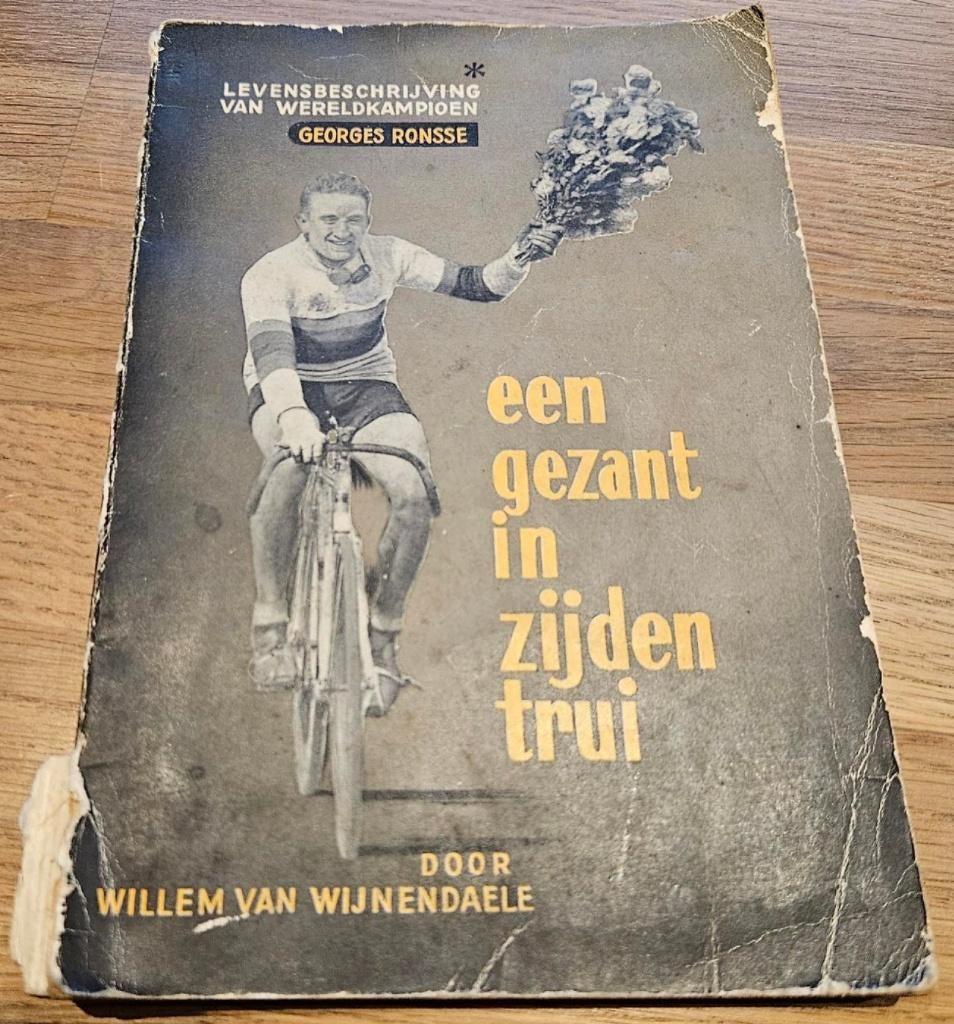 Boek wielrennen, Georges Ronsse, Een gezant in zijden trui, Enlèvement ou Envoi, Utilisé, Livre ou Revue