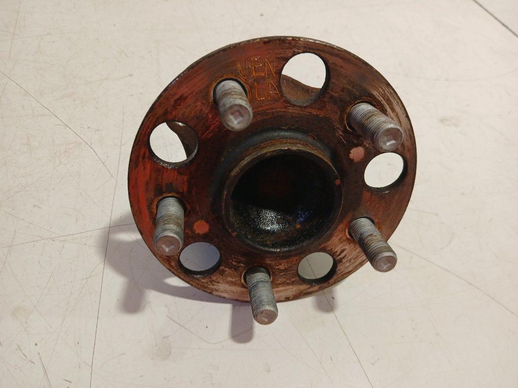 Wielnaaf links achter Toyota Prius, Onderdelen@venauto.nl, Van der Ven Autorecycling B.V., Ettenseweg 76, 4706 PB Roosendaal, The Netherlands