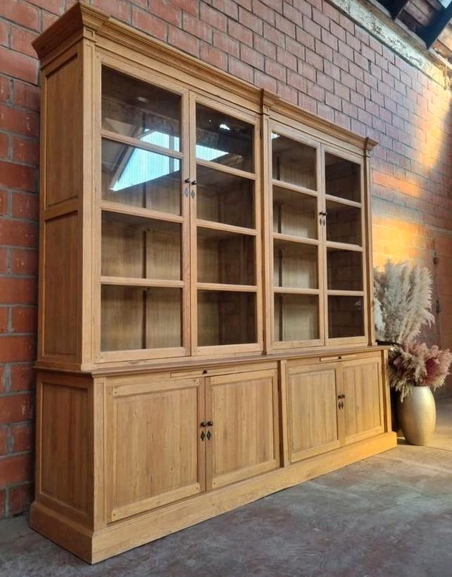 Buffet/vitrine en chêne LIVRAISON GRATUITE, Maison & Meubles, Armoires | Buffets, Comme neuf, 200 cm ou plus, 200 cm ou plus, 50 à 75 cm