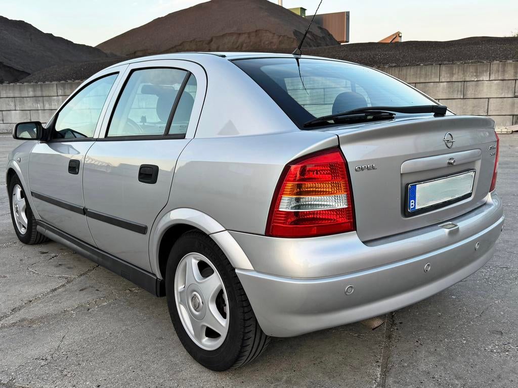 Opel Astra 2.0i Automaat • 81.000 km • Zeer Proper • Airco, Auto's, Zwart, 4 cilinders, Parkeersensor, Bedrijf