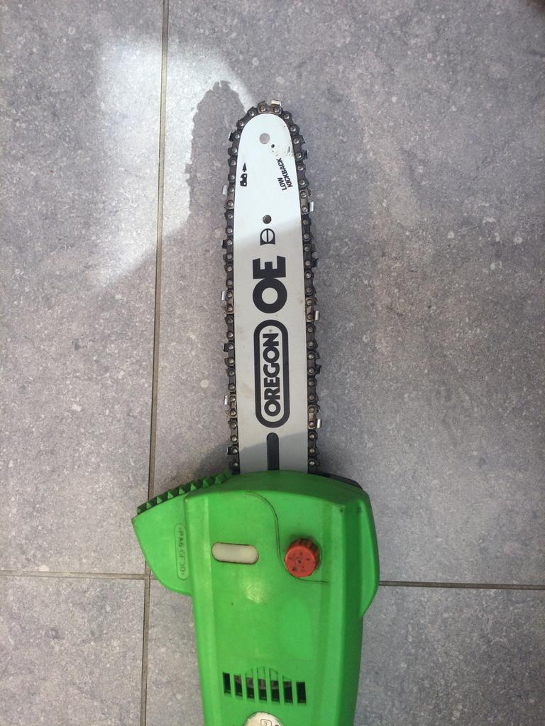 Kettingzaag op steel, electrisch, als nieuw, uitschuifbaar., Ophalen of Verzenden, Zo goed als nieuw