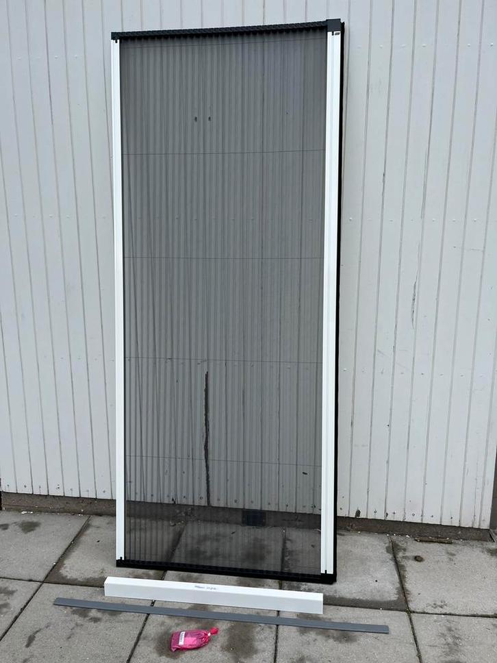 Porte moustiquaire plissée Luxaflex (neuve) 229x98, Bricolage & Construction, Fenêtres & Moustiquaires, Neuf, Porte moustiquaire