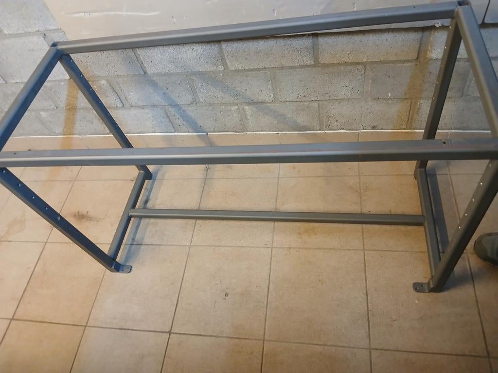 Supports en métal, Enlèvement