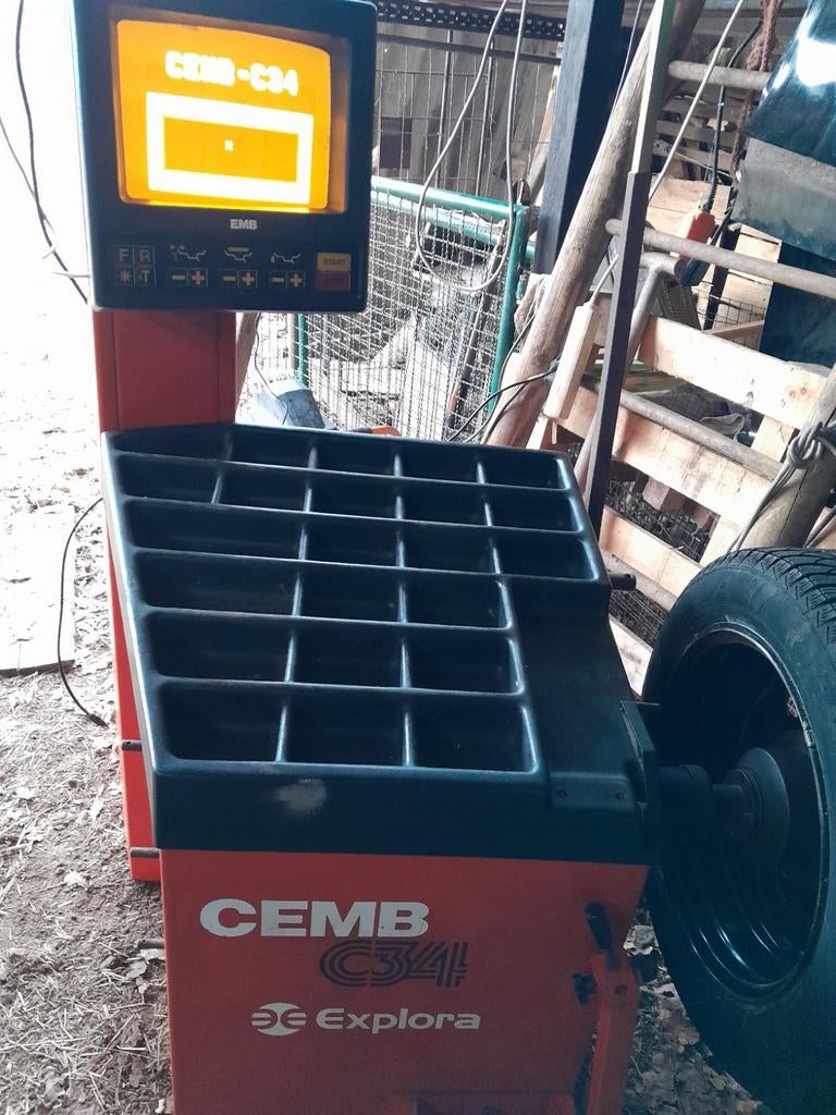 Appareil d'équilibrage des roues de recherche C34 cemb, Enlèvement