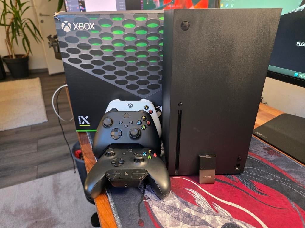 Xbox Series X + 3 manettes + SSD d'extension de 1 To., Consoles de jeu & Jeux vidéo, Consoles de jeu | Xbox Series X & S, Enlèvement