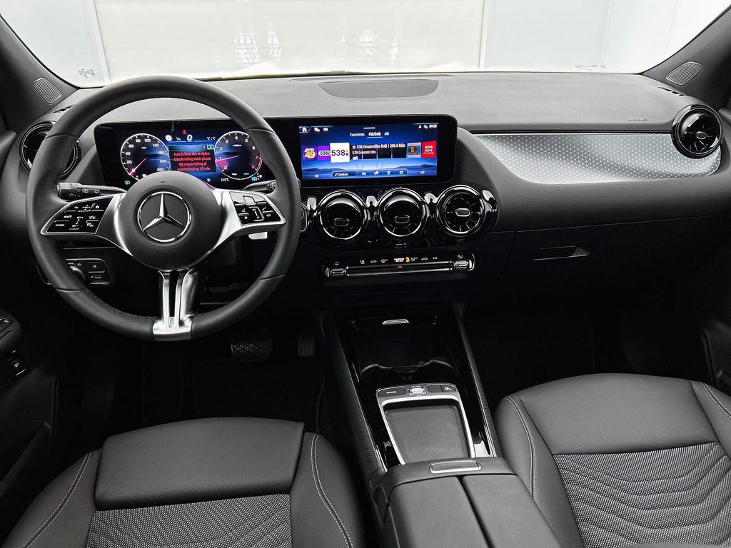Mercedes-Benz GLA-klasse 180 Essential Line Verwarmde Zetels, Stof, Gebruikt, Zwart, 4 cilinders