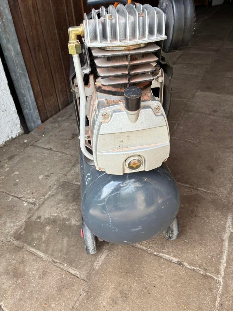 Werktuig, Doe-het-zelf en Bouw, Ophalen, Gebruikt, 6 tot 10 bar, 25 tot 100 liter