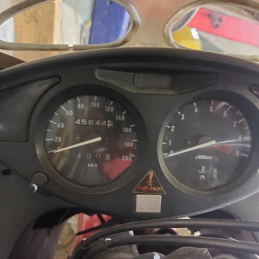 Honda deauville 650, Enlèvement, Honda