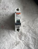 Disjoncteurs Merlin Gerin, Enlèvement, Comme neuf