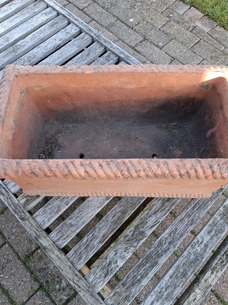 Stenen bloempot  56cm op 28cm en 24cm hoog in perfecte staat, Tuin en Terras, Ophalen