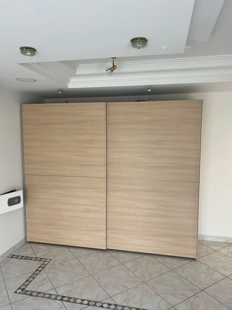 Armoire de chambre spacieuse — moderne et pratique, Maison & Meubles, Armoires | Dressoirs, Comme neuf, Enlèvement