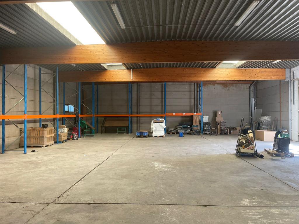 Te huur magazijn, Ophalen