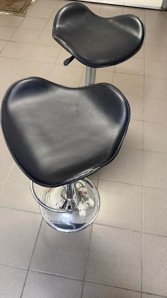 2 moderne barkrukken, Maison & Meubles, Tabourets de bar, Utilisé, 2 tabourets, Réglable en hauteur, Avec repose-pieds, Pivotant