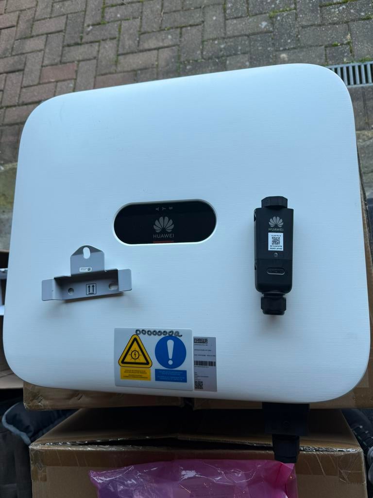 Huawei hybride omvormer Sun2000-10KTL-BEM1, Doe-het-zelf en Bouw, Ophalen, Zo goed als nieuw