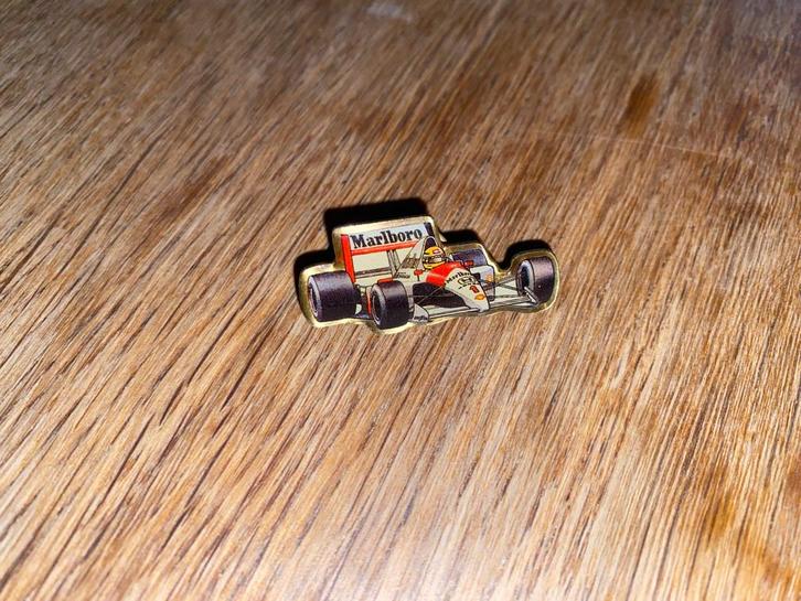 Pin's Marlboro F1 Formule 1 voiture Mc Laren Honda Senna, Collections, Collections Autre, Utilisé, Envoi