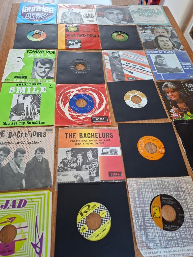 Lot van 23 sixties en fifties singles., Gebruikt, 7 inch, Single, Ophalen of Verzenden