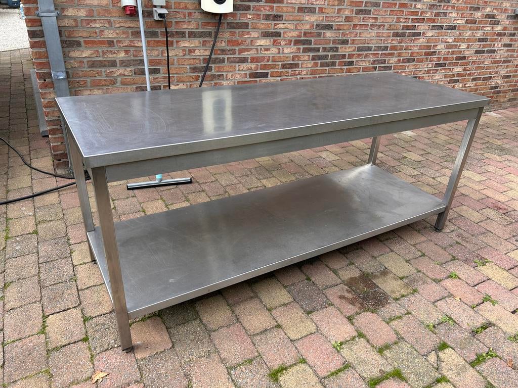 Inox werktafel, Ophalen