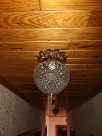 Plafondlampen beschikbaar voor biedingen
