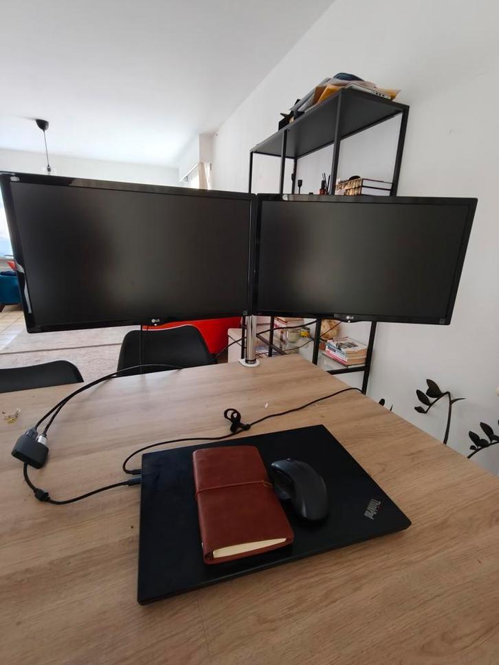 ️ Twee LG monitors + verstelbare houder  in topstaat!, Computers en Software, Monitoren, Zo goed als nieuw, HDMI, Ophalen