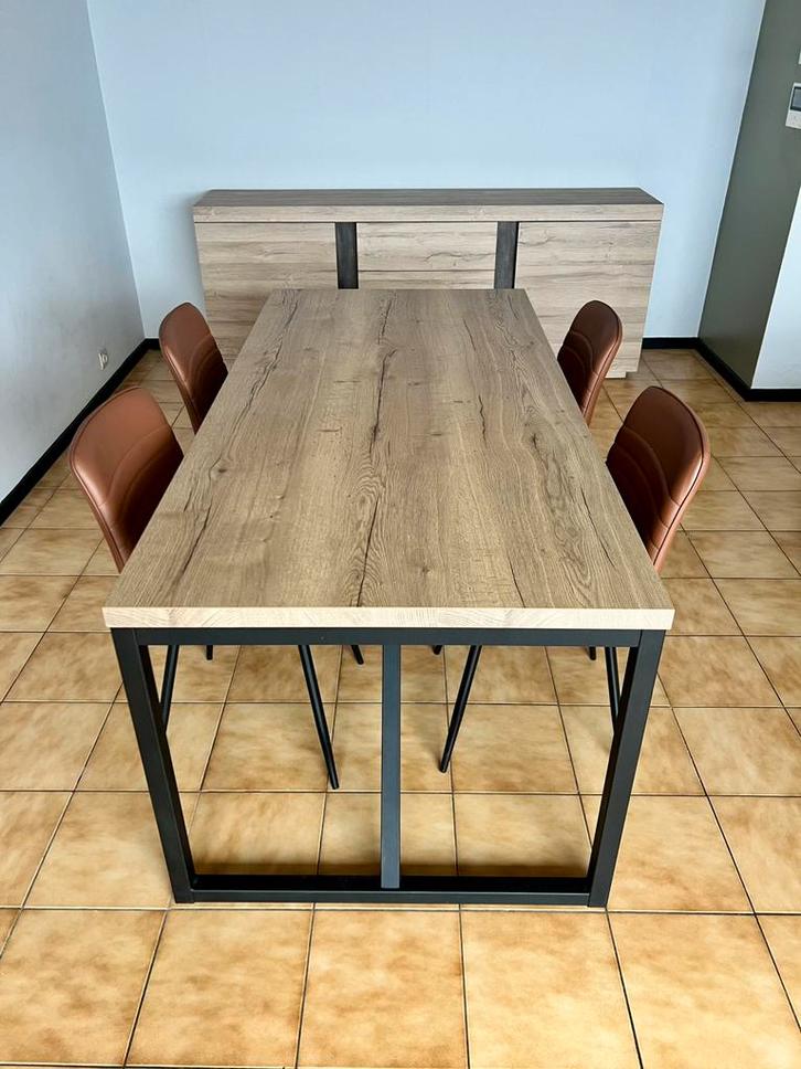 Eettafel, vier stoelen grijs/beige/hout, zwart onderstel, Huis en Inrichting, Tafels | Eettafels, Zo goed als nieuw, 100 tot 150 cm