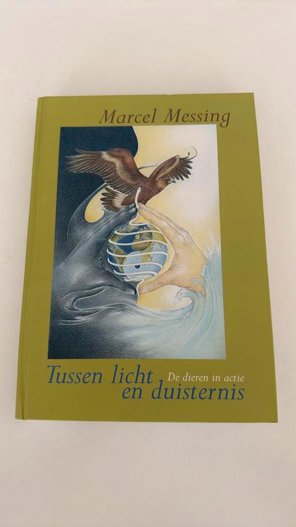 Marcel Messing - Tussen licht en duisternis, Boeken, Esoterie en Spiritualiteit, Zo goed als nieuw, Ophalen of Verzenden