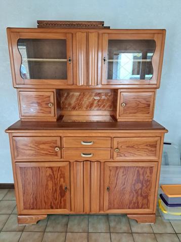 Vintage glazenkast ,buffetkast beschikbaar voor biedingen