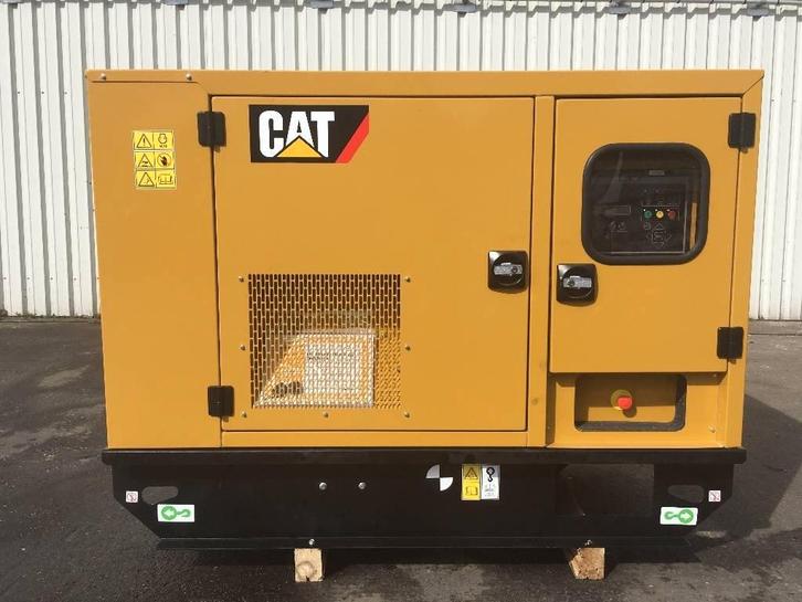 Caterpillar DE13.5E3 de 13,5 kVA, Bricolage & Construction, Générateurs, Comme neuf, Huile diesel, 10 à 30 kVA, Démarrage électrique