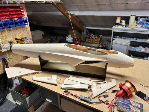 Tomjet interceptor 90 jet, Hobby en Vrije tijd, Modelbouw | Radiografisch | Vliegtuigen, Nieuw, Elektro, Ophalen