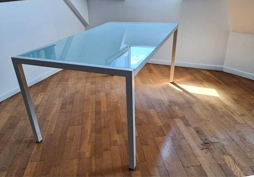 Moderne tafel in wit metaal en doorschijnend glas, Huis en Inrichting, Tafels | Eettafels, Gebruikt, 50 tot 100 cm, 150 tot 200 cm