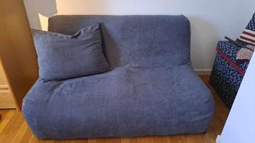 Sofa 2 zit met (nieuw overtrek donkergrijs 20€) beschikbaar voor biedingen