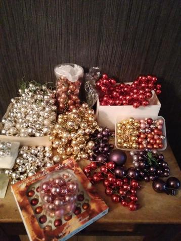 Oude kleine  vintage glazen kerstballetjes  beschikbaar voor biedingen