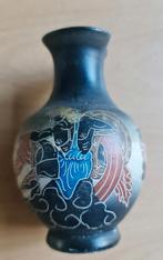 Griekse kleine  zwarte  vaas met een god erop., Antiek en Kunst, Antiek | Vazen, Ophalen of Verzenden