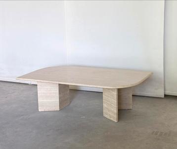 Vintage travertine “teardrop” coffeetable, ca 1980’s beschikbaar voor biedingen