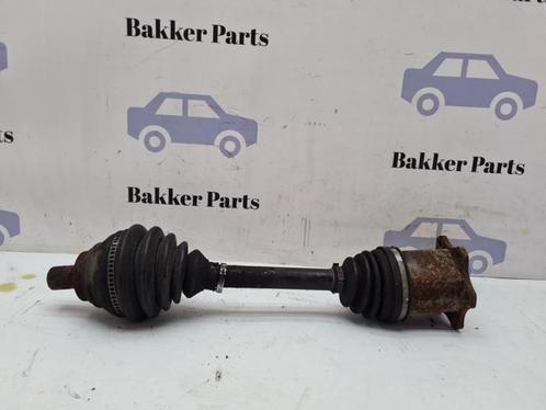 Aandrijfas links-voor van een Volkswagen Passat, Auto-onderdelen, Remmen en Aandrijving, Volkswagen, Gebruikt, 3 maanden garantie