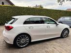 Mercedes- Benz,  AMG Line, Auto's, Voorwielaandrijving, 4 cilinders, Alcantara, Wit
