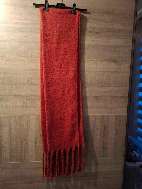 nieuwe sjaal kleur terracotta, Kleding | Dames, Mutsen, Sjaals en Handschoenen, Nieuw, Sjaal, Ophalen of Verzenden