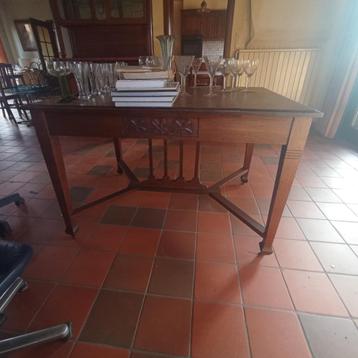 Antieke tafel