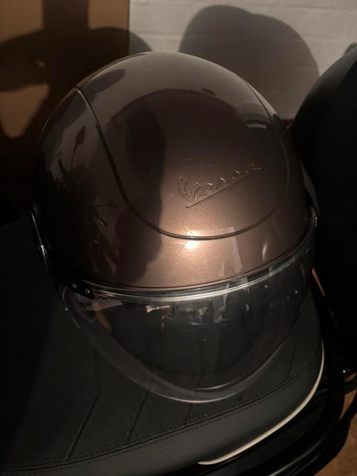 Vespa helm – kleur Mocca – maat M – topstaat, Fietsen en Brommers, Brommerhelmen, Zo goed als nieuw, Ophalen